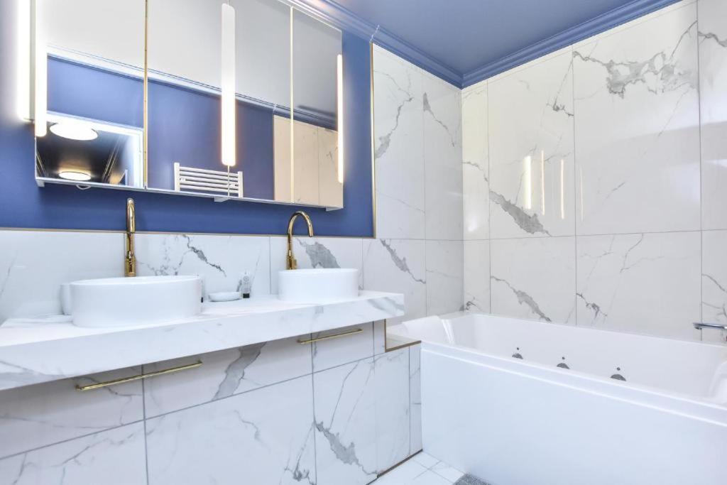 Luxury Paris La Vie En Rose Jacuzzi Terrasse Parking Apartman Kültér fotó