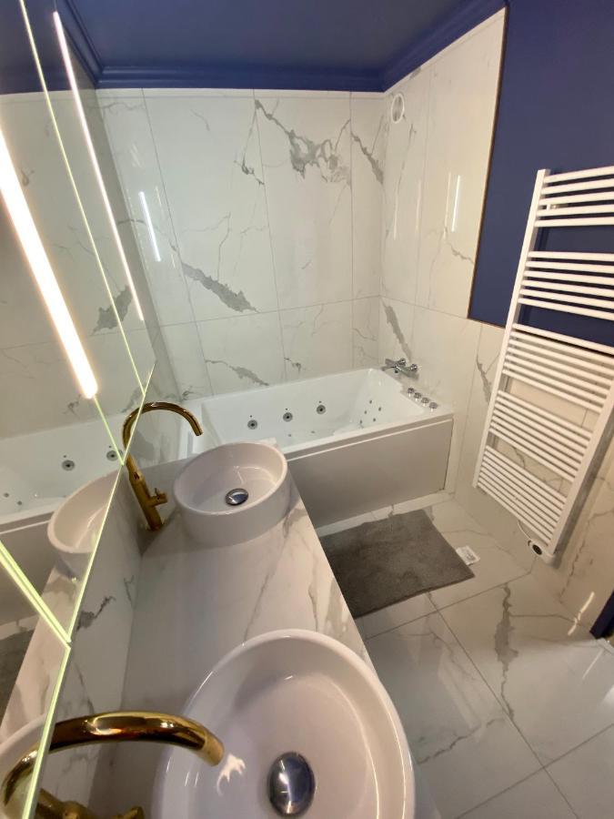 Luxury Paris La Vie En Rose Jacuzzi Terrasse Parking Apartman Kültér fotó
